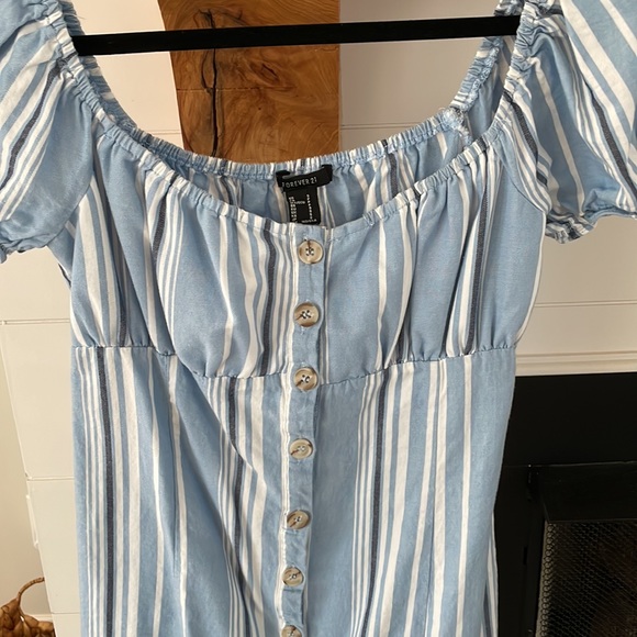 Fitted Buttoned-Down Dress - Picture 2 of 4